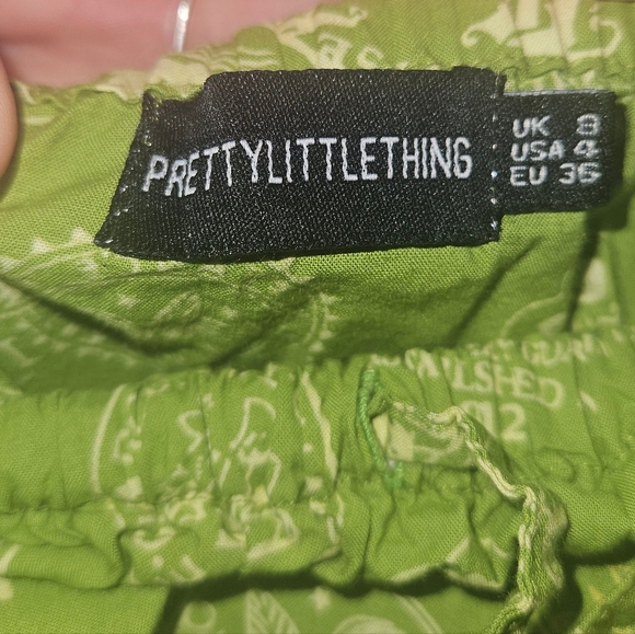 PrettyLittleThing Light Green Patterned Skirt Size 4 Exellent Condition - Picture 3 of 5